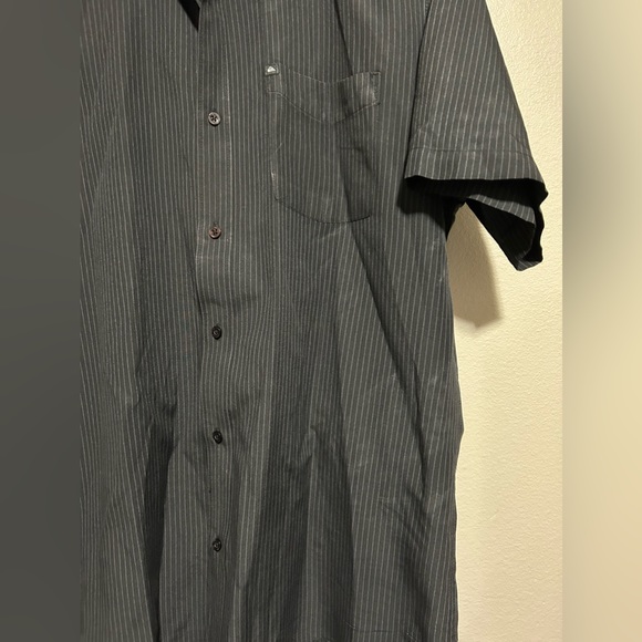Quicksilver black collared button up short sleeve shirt sm pin stripes/size xl - Picture 4 of 6